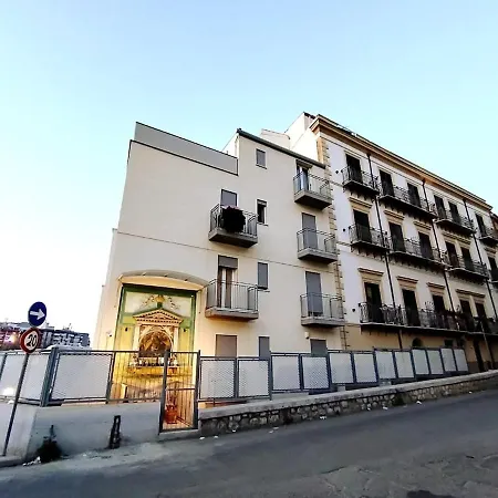 Qasa With Terrace, Center Apartment *