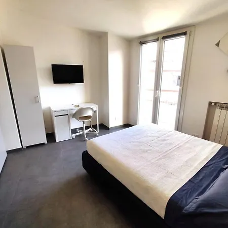 Qasa With Terrace, Center *