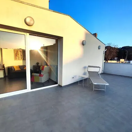 Qasa With Terrace, Center Apartment